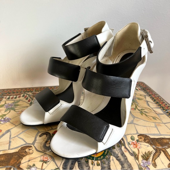 SOLD- Alexander McQueen Heels - Picture 10 of 10